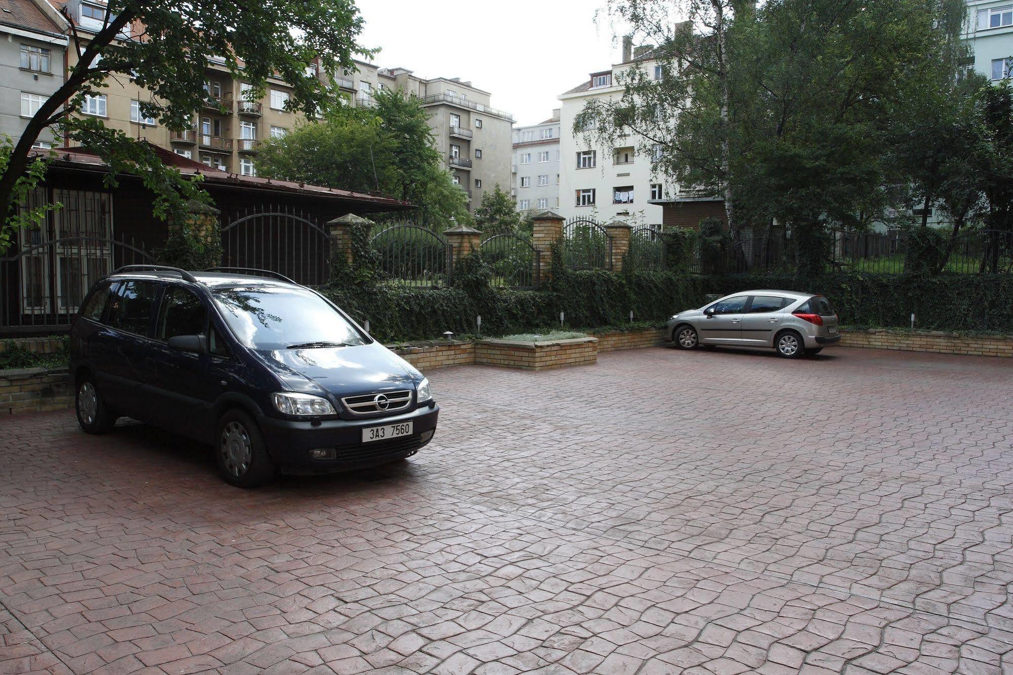 Hotel Oya Praga Exterior foto